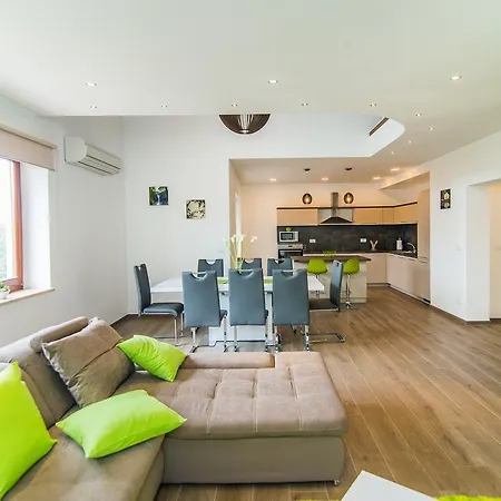 Gasthuis Milohanic Luxury Apartments 4*