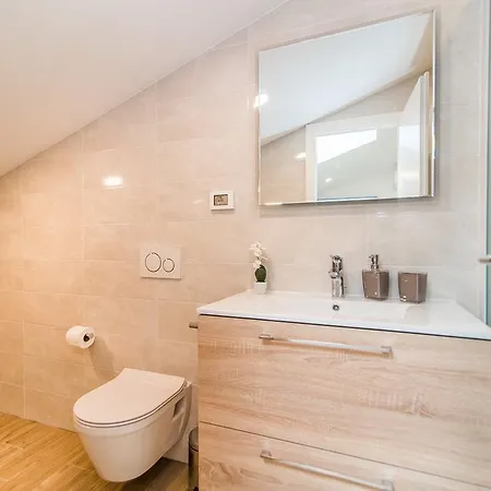 Milohanic Luxury Apartments 4*