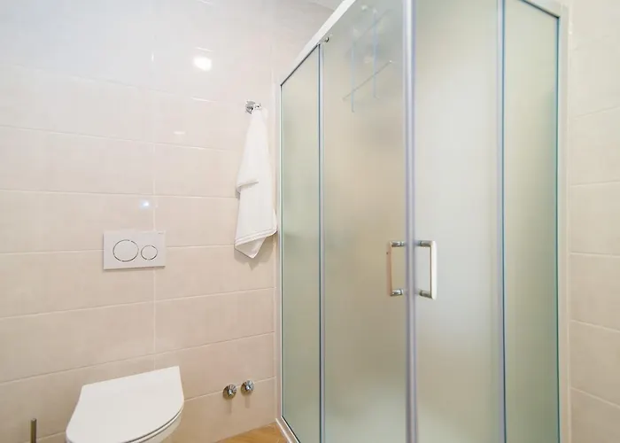 Konukevi Milohanic Luxury 4*